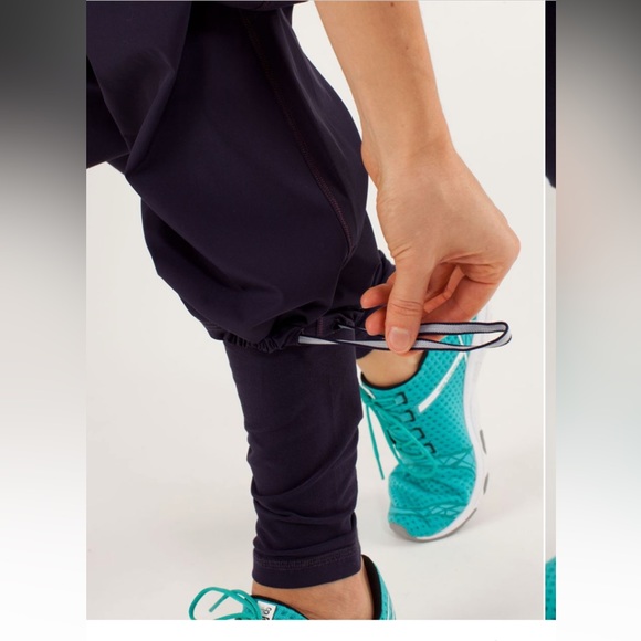 Lululemon dog runner pants - Picture 5 of 5